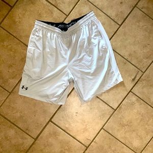 Men’s size XL white Under Armour athletic shorts